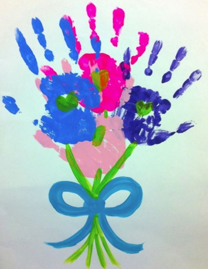 Easy Mothers Day Cards to Make in School - hand print bouquet of flowers
